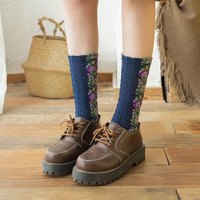 Meias Florais Bordadas a Mão Vintage | Kit 5 Pares