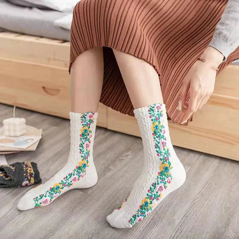 Meias Florais Bordadas a Mão Vintage | Kit 5 Pares