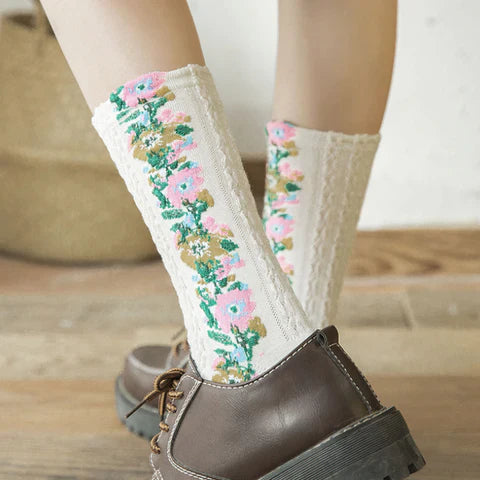 Meias Florais Bordadas a Mão Vintage | Kit 5 Pares