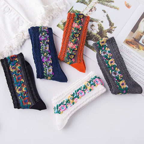 Meias Florais Bordadas a Mão Vintage | Kit 5 Pares