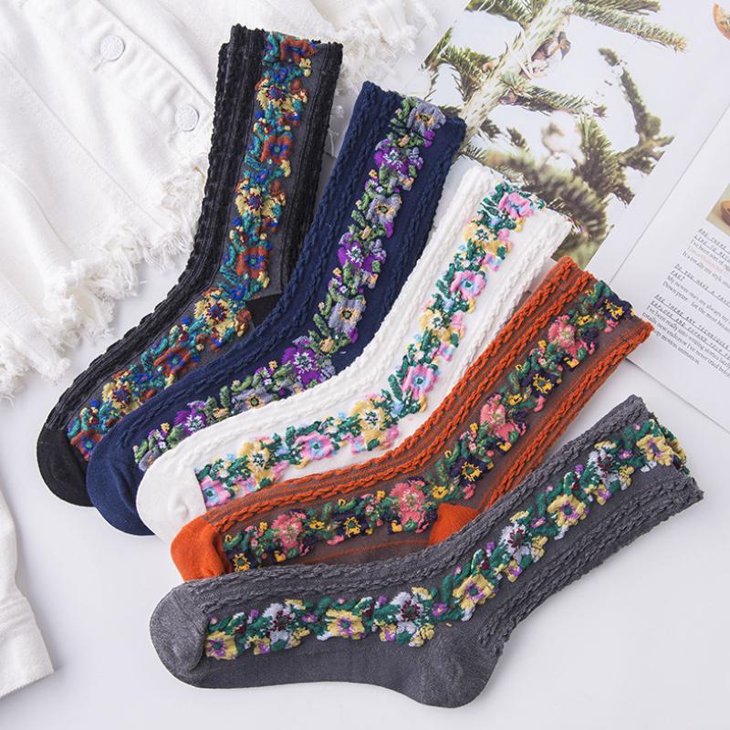 Meias Florais Bordadas a Mão Vintage | Kit 5 Pares